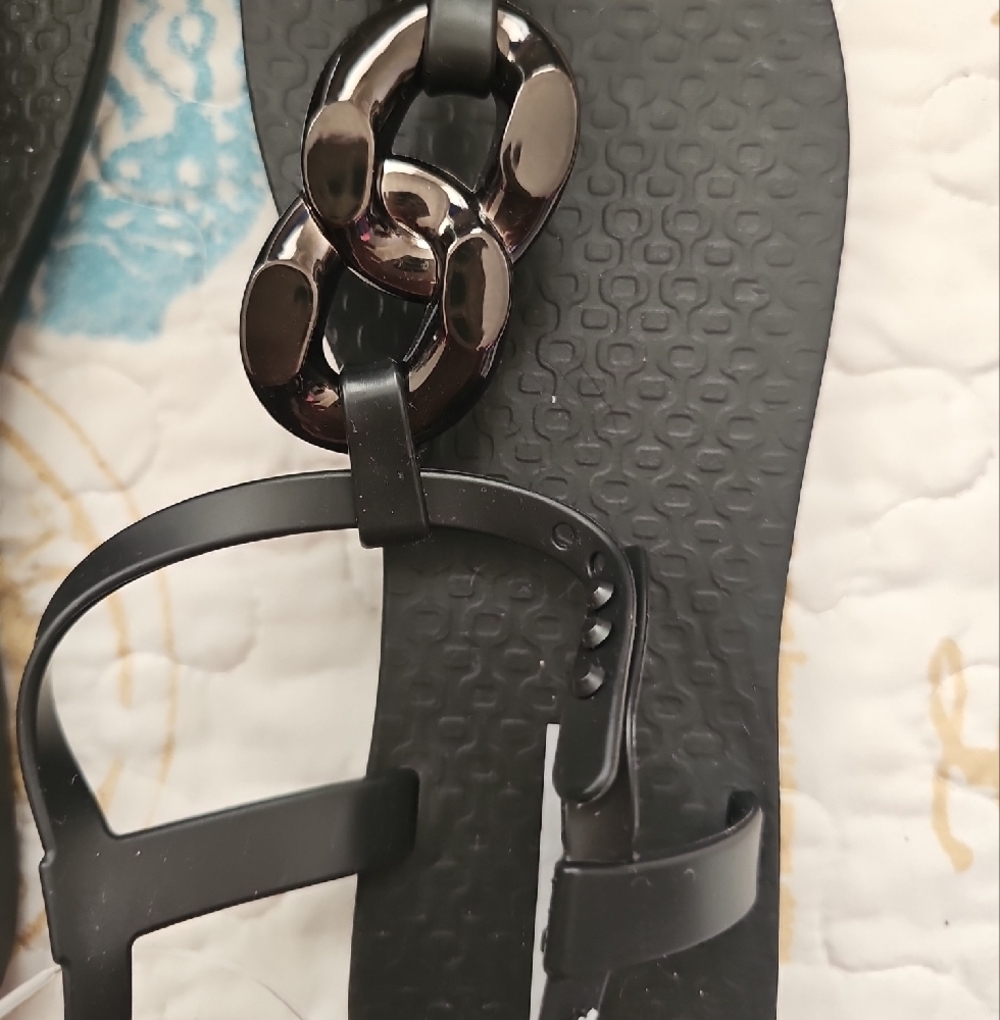 Ipanema Black Jelly Vegan Sandals with Silver Chain Detail Adjustable Ankle Sz 5 - Picture 4 of 5